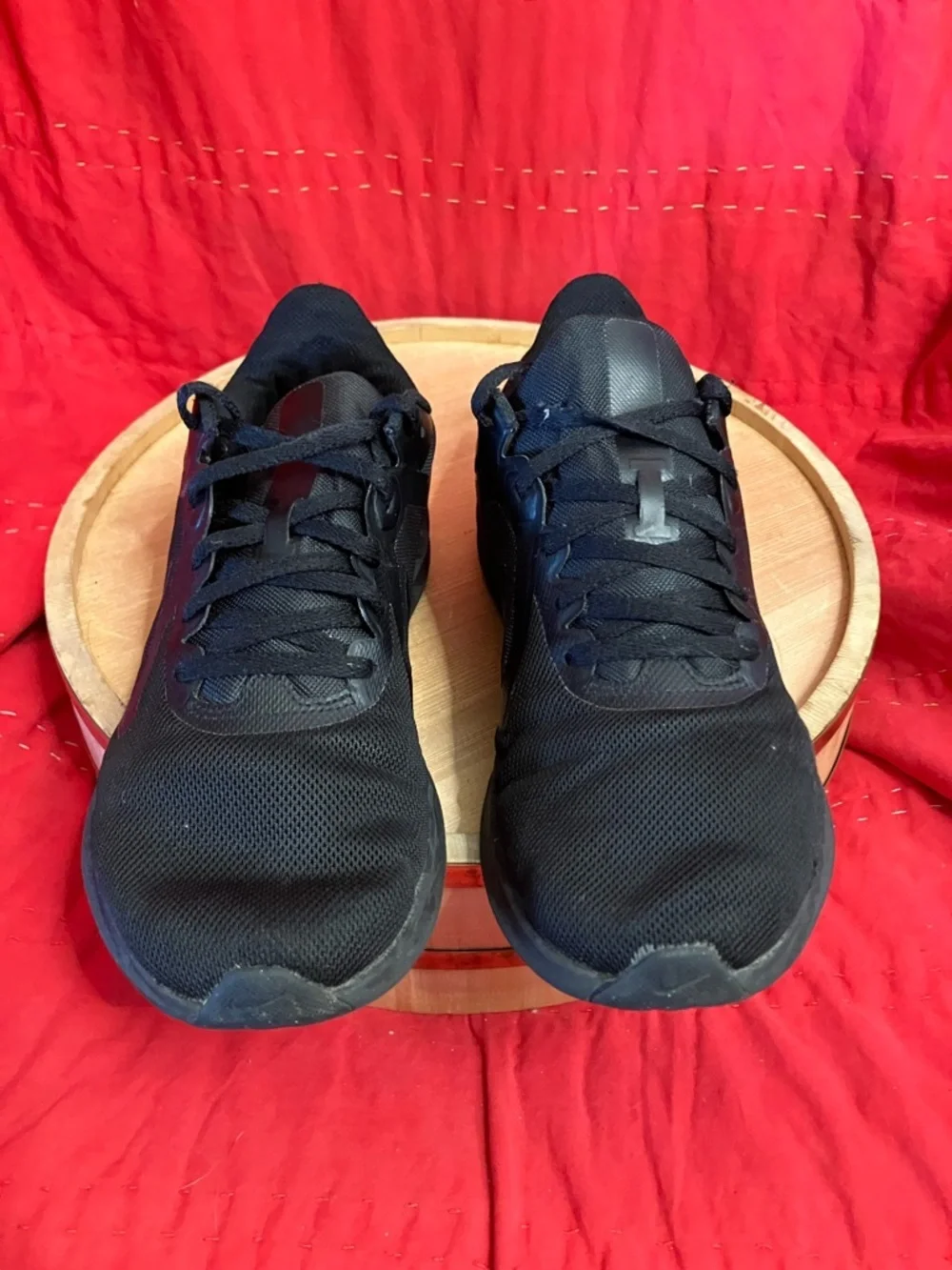 NIKE Downshifter 10 Womens Black Shoes Size 9